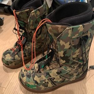 Thirty Two Chris grenier snow boots size M 10.5